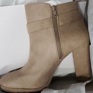 *NWT* Lauren Conrad | Women's Boots | Size 10 Wide